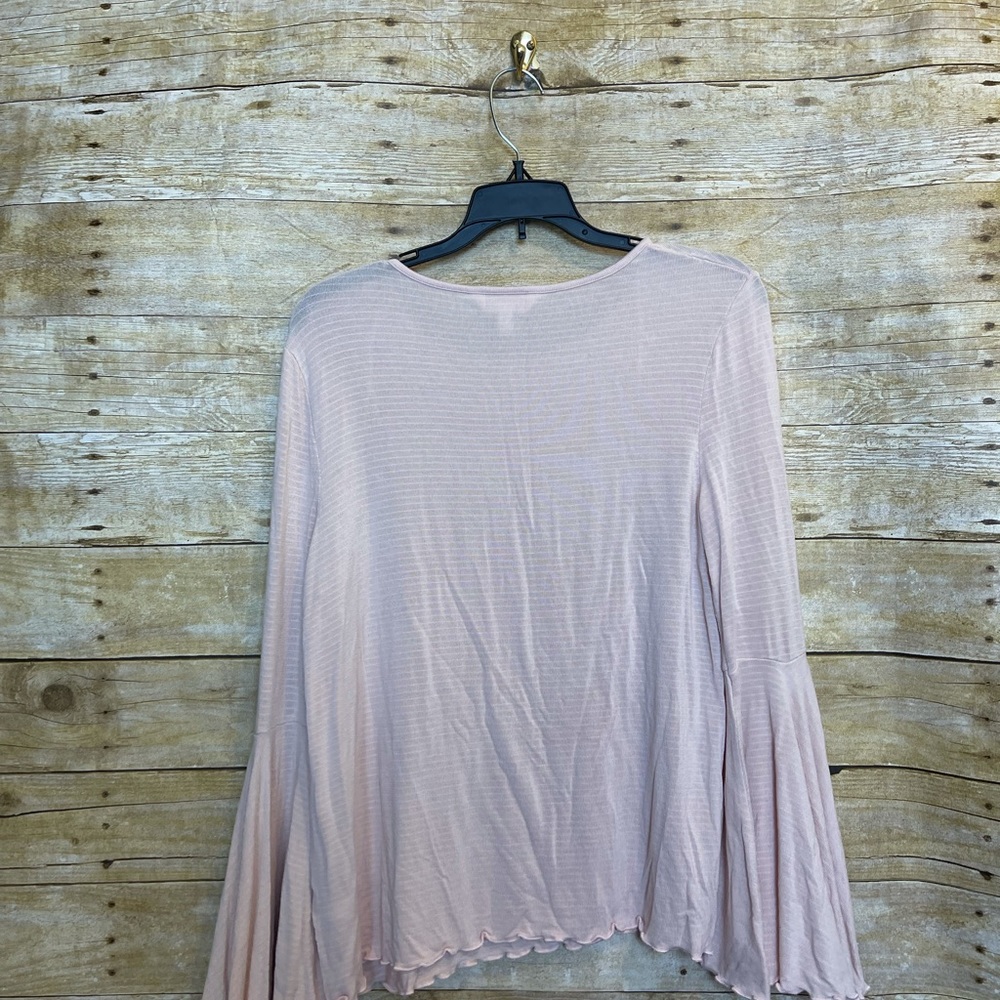 Lauren Conrad long sleeve shirt with bell sleeves 🛍 - Picture 3 of 3